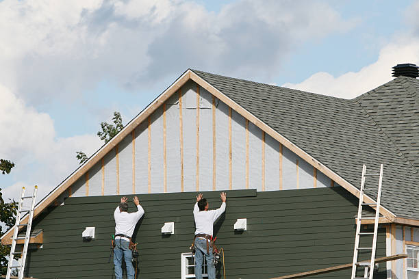 Professional Siding Installation technician working in Hanover, PA